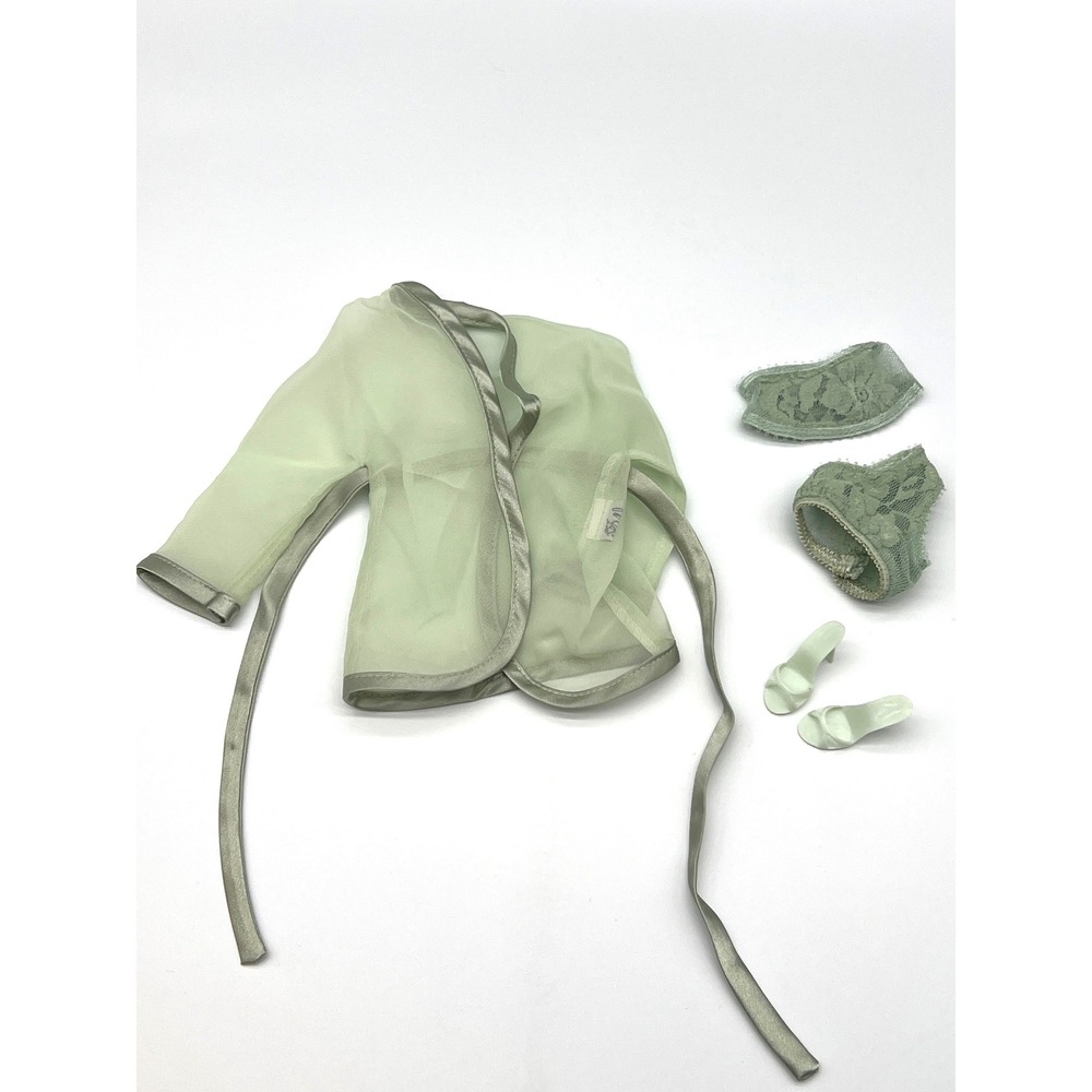 Tonner 16" 2005 Sydney "Trends" Outfit Only